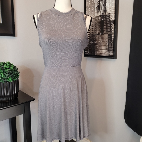*Volcom* Gray&Blue striped Dress* Sleeveless, A-line type w/cute strapsđź‘— Small - Picture 8 of 16